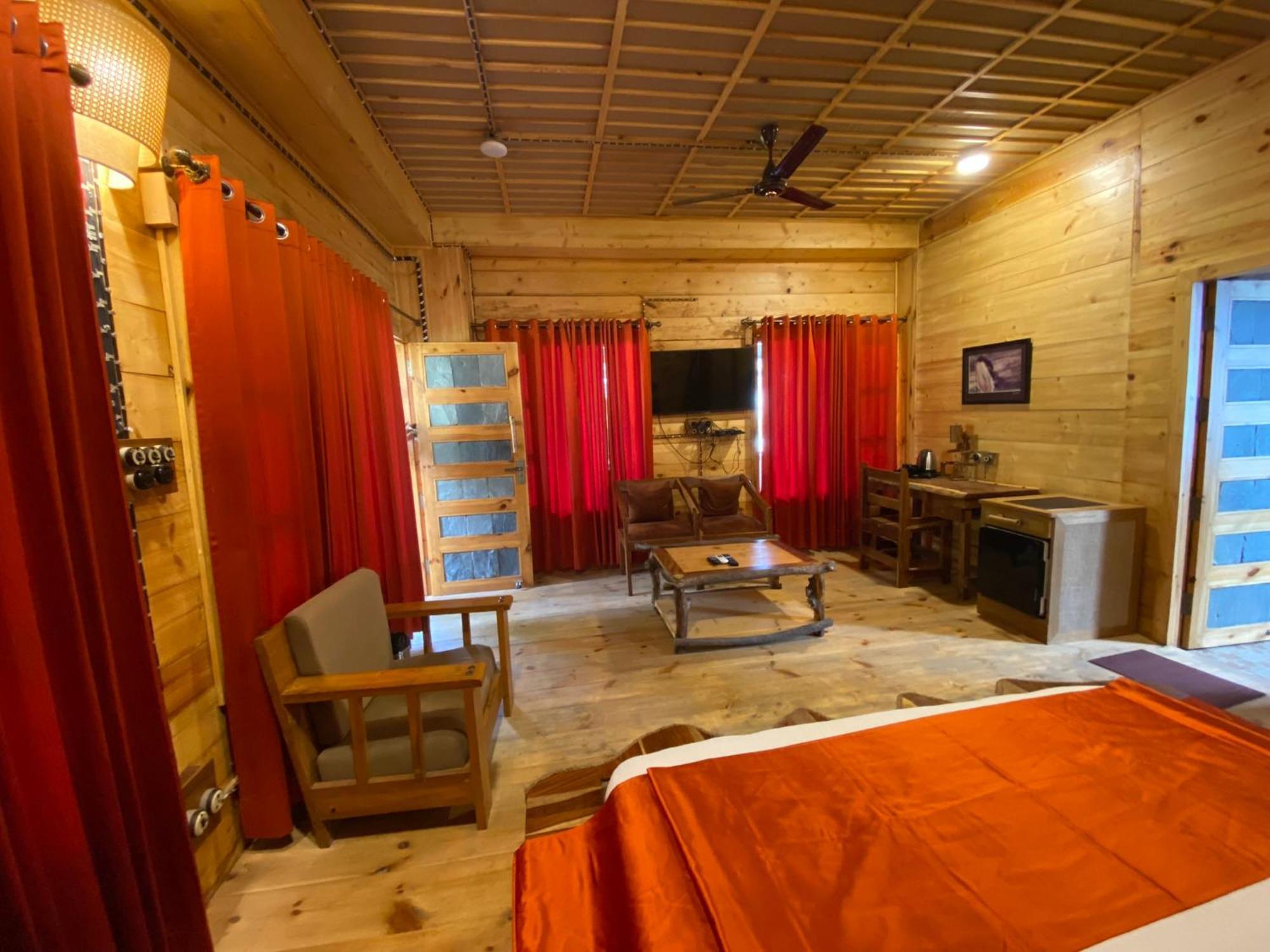 Hotel The Divine Hima Dharamshala Exterior foto
